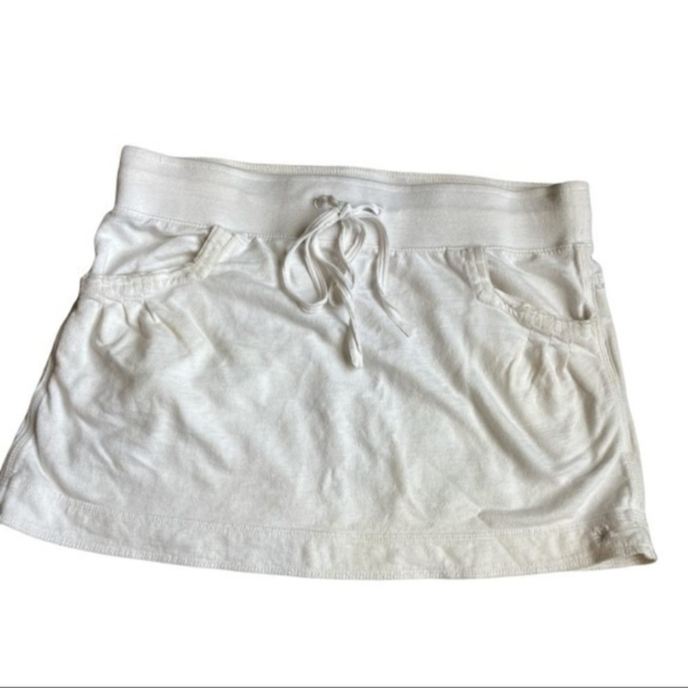 So size Medium white mini skirt with pockets